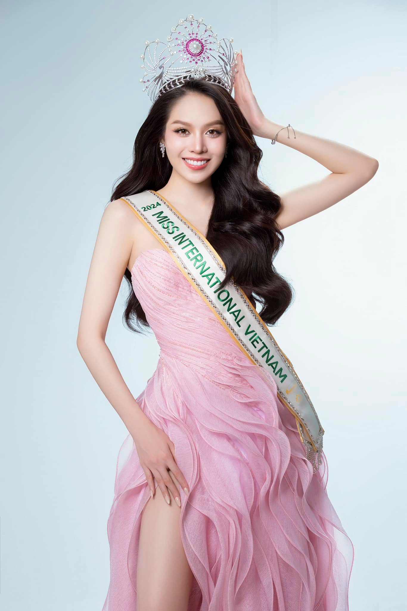 Hoa hau Thanh Thuy. Anh: Sen Vang