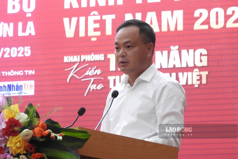 Ong Nguyen Ngoc Quan - Chu tich Hoi Doanh nhan tre Phu Tho phat bieu khai mac dien dan. Anh: To Cong.