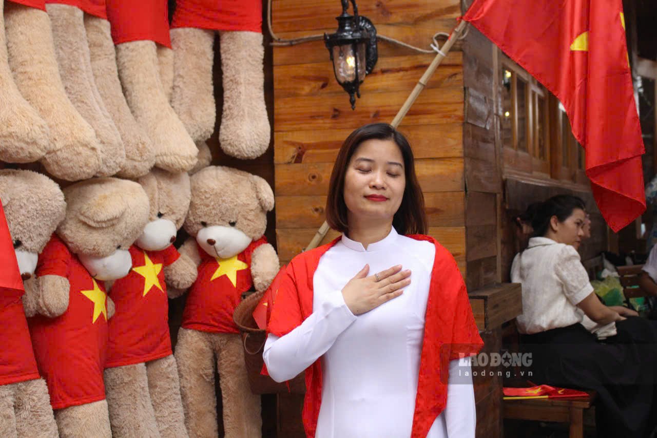 Tại quán còn cho thuê trang phục cũng như để sẵn một số phụ kiện để khách hàng có bức ảnh đẹp lưu giữ kỉ niệm.