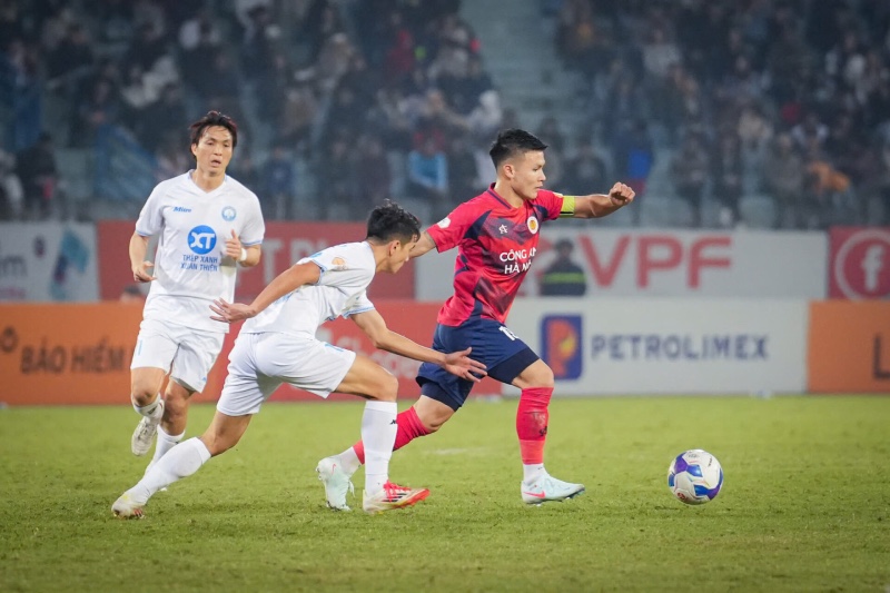 Nam Dinh welcomes Hanoi Police in the National Super Cup. Photo: VPF