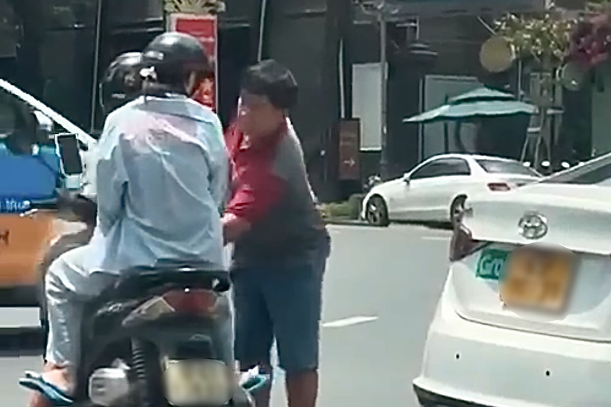 ホーチミン市のホーコ・コンロアでバイクのキーをだまし取った事件、タクシー運転手は警察に召喚されました。写真:Dong Hoang