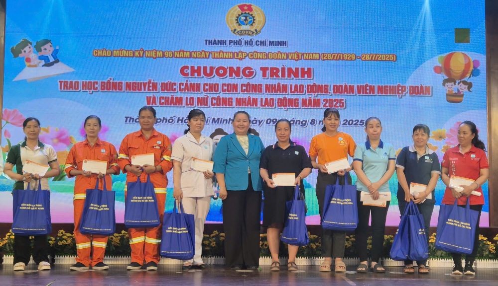 Anh: Chan Phuc