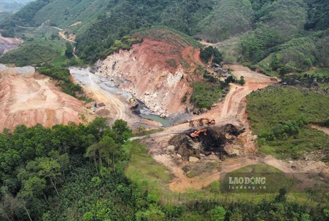 Than vùi lấp ruộng nương, người dân vùng cao mất đất canh tác