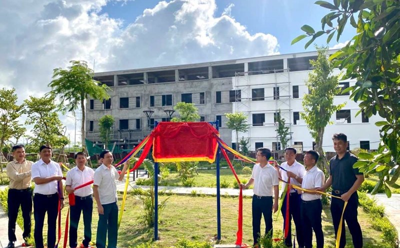 Dong Hai Ward inaugurated the Dinh Xam Bo Pond Flower Garden project to celebrate the first Ward Party Congress. Photo: Dong Hai Spring, Hai Phong