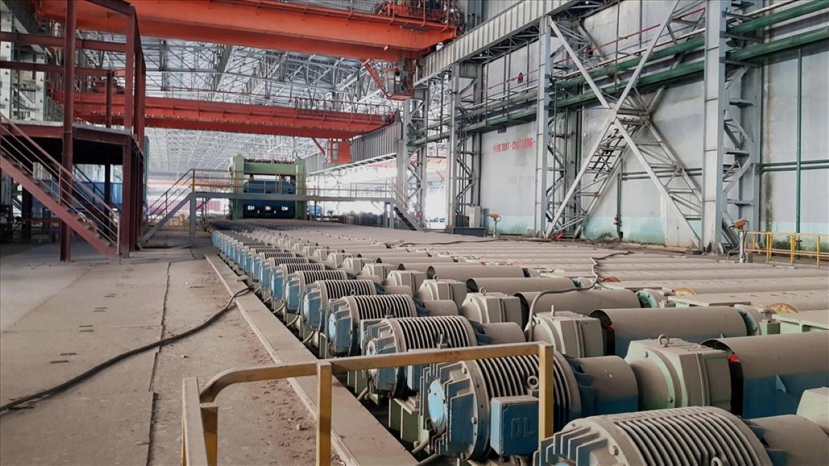 CAI LAN PLATE STEEL ROLLING COMPANY LIMITEDのCAI LAN STEELローリングファクトリーの内部 - このユニットには、大規模で長期の保険債務があります。写真：Tran Ngoc Duy