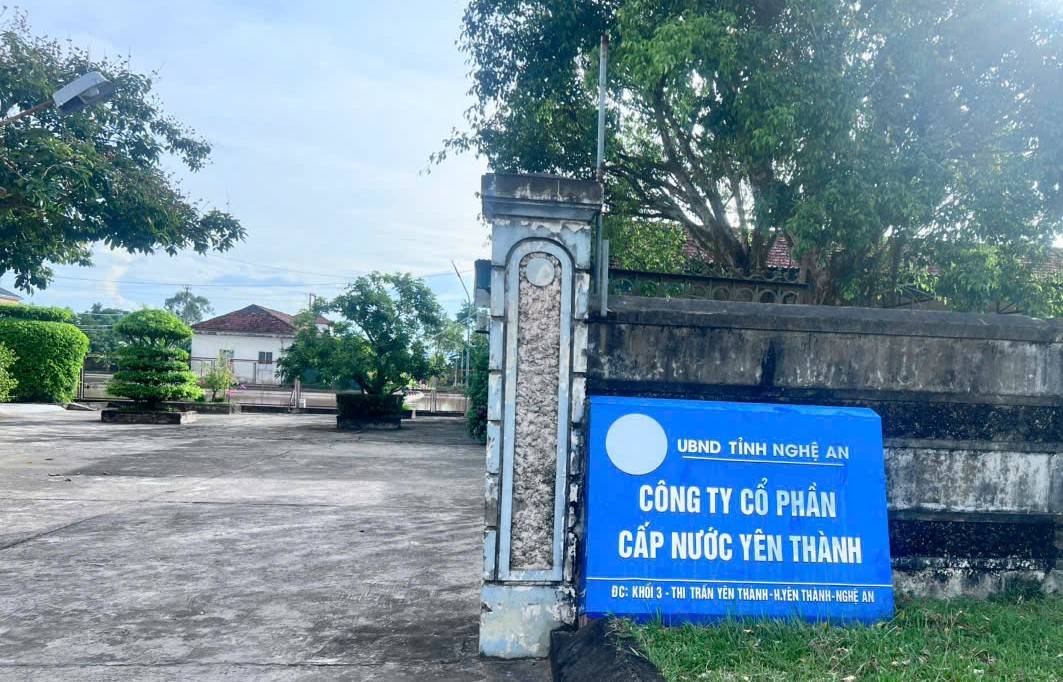 Công ty Cổ phần Cấp nước Yên Thành (tỉnh Nghệ An), nơi có người lao động khiếu nại vì bị tạm đình chỉ công việc. Ảnh: Quang Đại Công ty Cổ phần Cấp nước Yên Thành (tỉnh Nghệ An), nơi có người lao động khiếu nại vì bị tạm đình chỉ công việc. Ảnh: Quang Đại