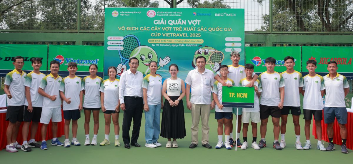 The National Outstanding Young Tennis Tournament opened on the morning of August 9, attracting many young talents to participate. Photo: VTF