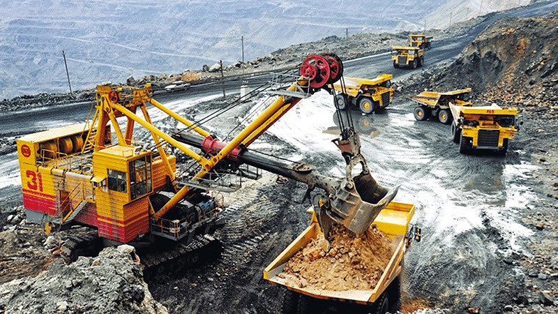 Focus on reviewing and promptly removing obstacles caused by legal regulations in the field of minerals and land. Photo: VGP