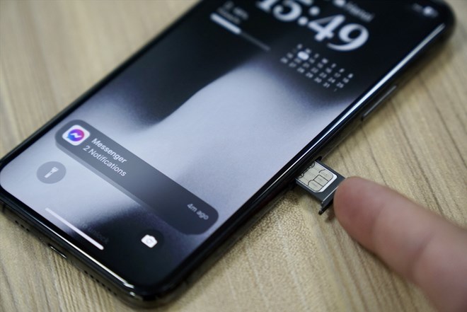 Comparacion de la seguridad de la eSIM y la SIM fisica ante las sofisticadas tacticas de fraude. Foto: Anh Vu