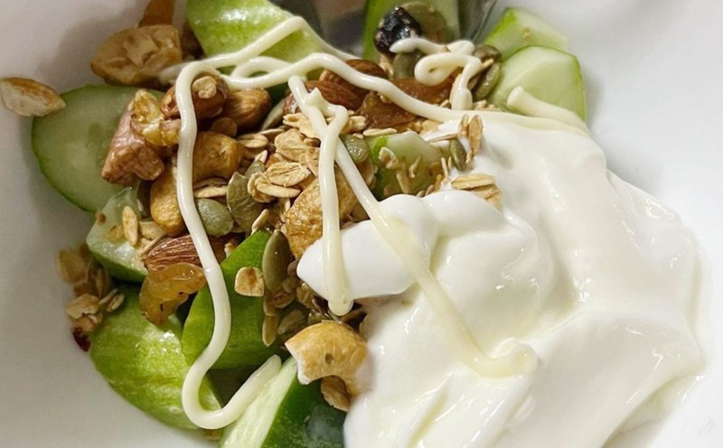 Eating Greek yogurt helps reduce fat. Photo: Thanh Thanh