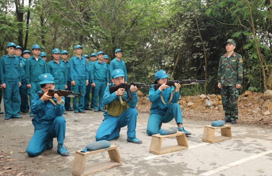 A first-class AK shooting training session of the militia and self-defense forces of Trang Minh ward, Hai Phong. Photo: Haiphong.gov.vn