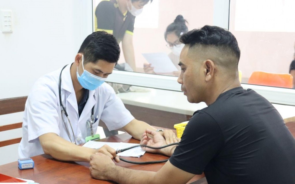 Dak Lak people have health check-ups to register for platelet donation to help patients have more blood to overcome the critical condition. Photo: Hong Chuyen