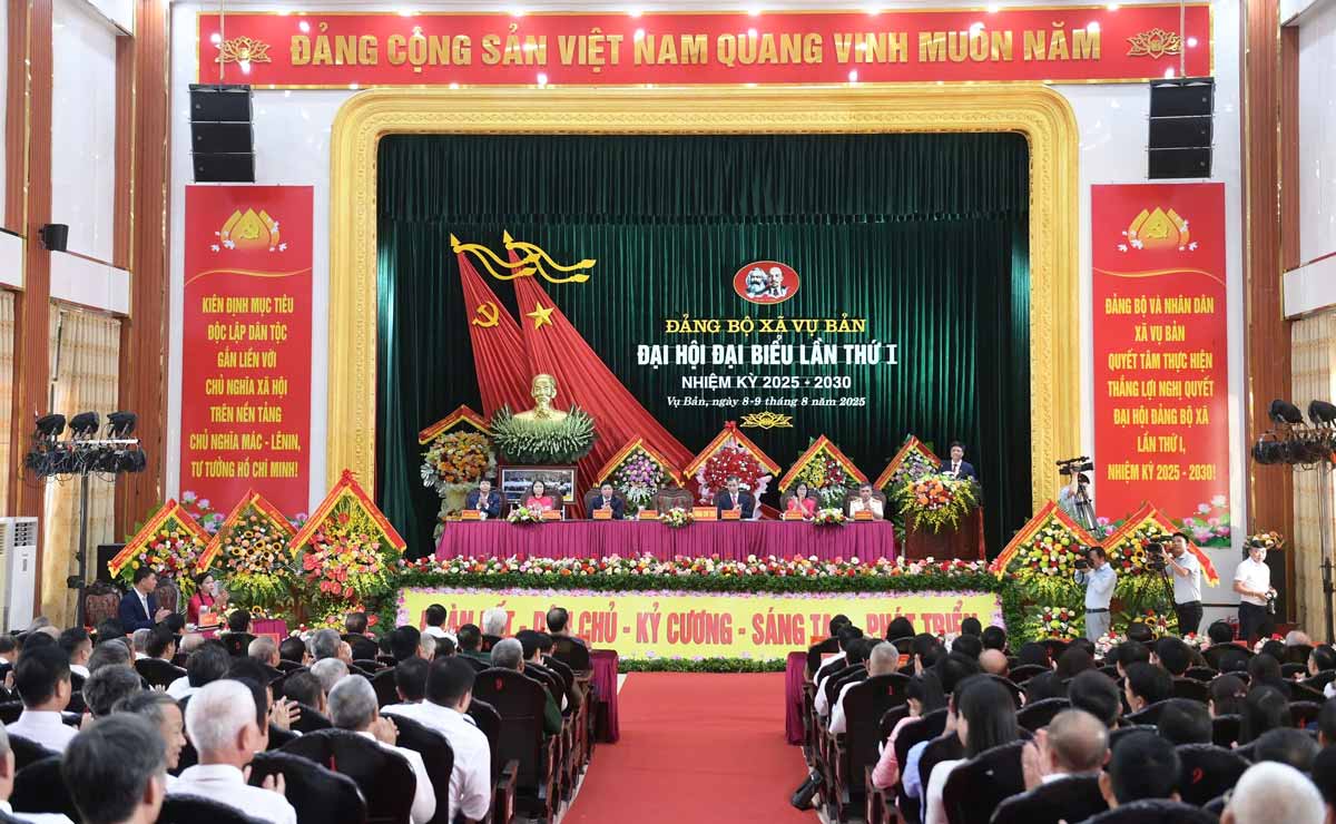 The Party Committee of Vu Ban commune, Ninh Binh province held the 1st Congress of Delegates for the 2025 - 2030 term. Photo: Pham Trong