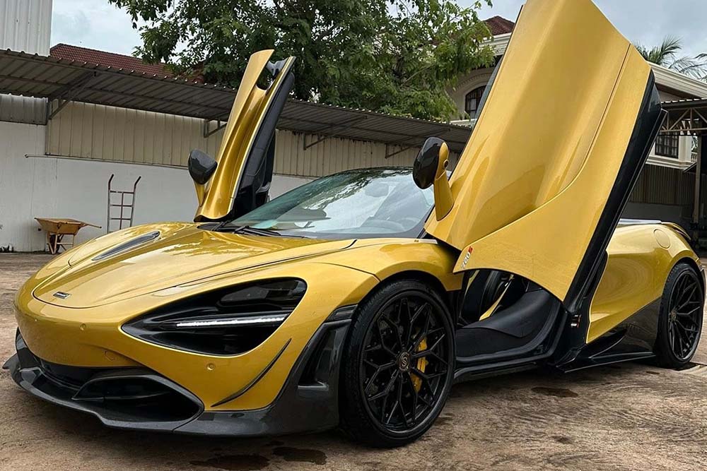 El McLaren 720S Spider con un paquete de modificaciones Novitec y una suspension de carbono unica. Foto: Supercar In VietNam