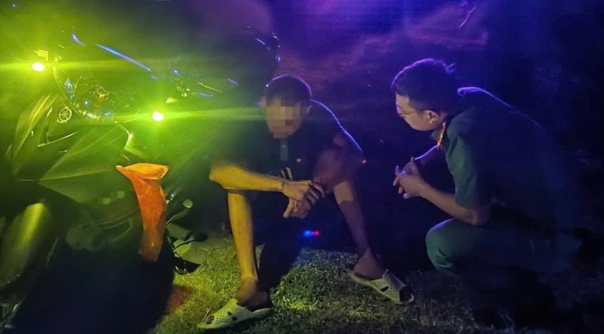 Despues de apoyar oportunamente a la persona discapacitada que se perdio y regreso a casa la policia de la comuna de Bac Trach recibio una carta de agradecimiento de la familia de la persona apoyada. Foto: Policia de la comuna de Bac Trach