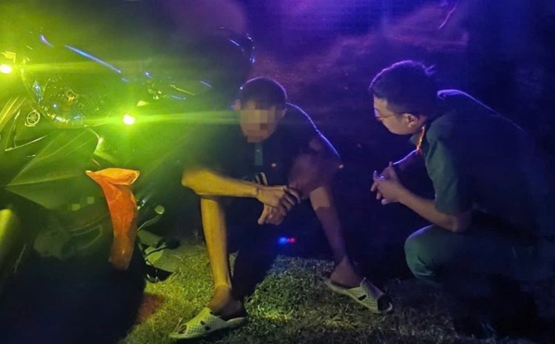 After promptly supporting the disabled person to return home, Bac Trach Commune Police received a thank you letter from the victim's family. Photo: Bac Trach Commune Police