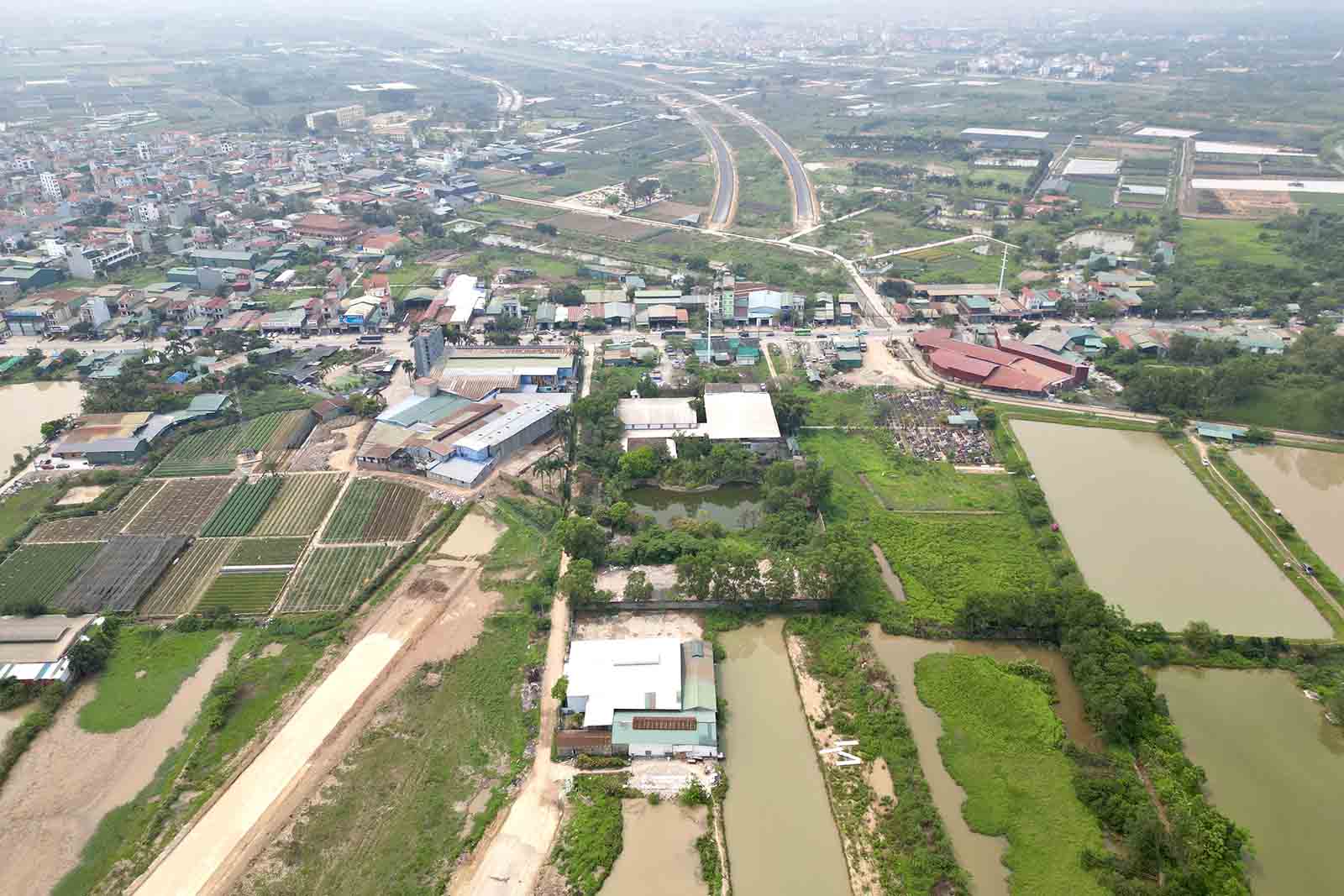 Vanh dai 4 doan nut giao voi Quoc lo 32 (xa Hoai Duc, Ha Noi) chua duoc giai phong mat bang. Anh: Song Huu