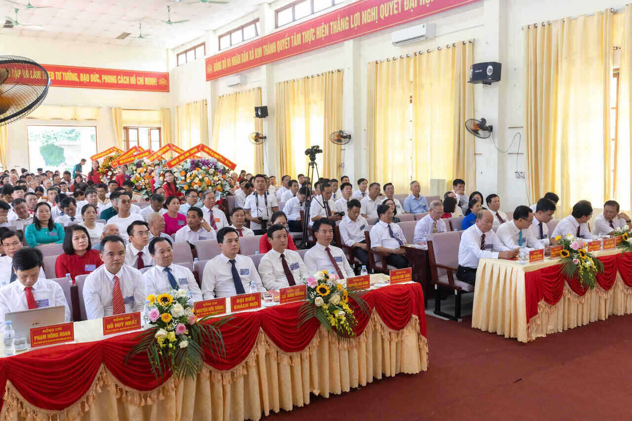 Cac dai bieu du Dai hoi Dang bo xa Kim Thanh. Anh: Mai Huong