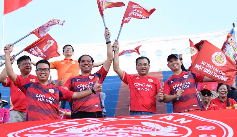 Khan gia cua doi Cong an Ha Noi. Anh: Nhu Y