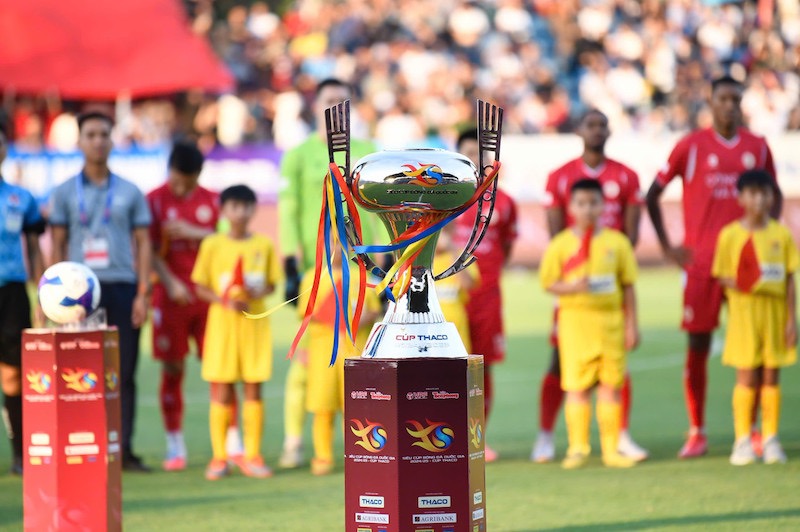 Chiec cup danh cho doi chien thang. Anh: Nhu Y