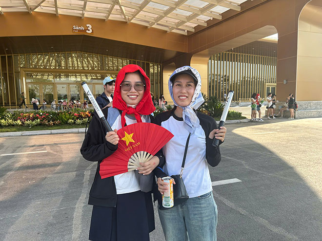 Hai chi em ruot chi Trinh Thi Nga den tu Ha Noi. Anh: Quynh An