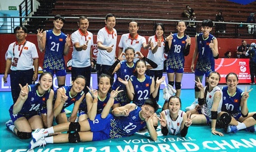 The U21 Vietnam women's volleyball player competed effectively in Indonesia to achieve important victories. Photo: VFV
