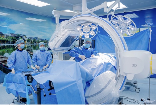 新世代C-arm 3D応用による外科医。写真:BVCC