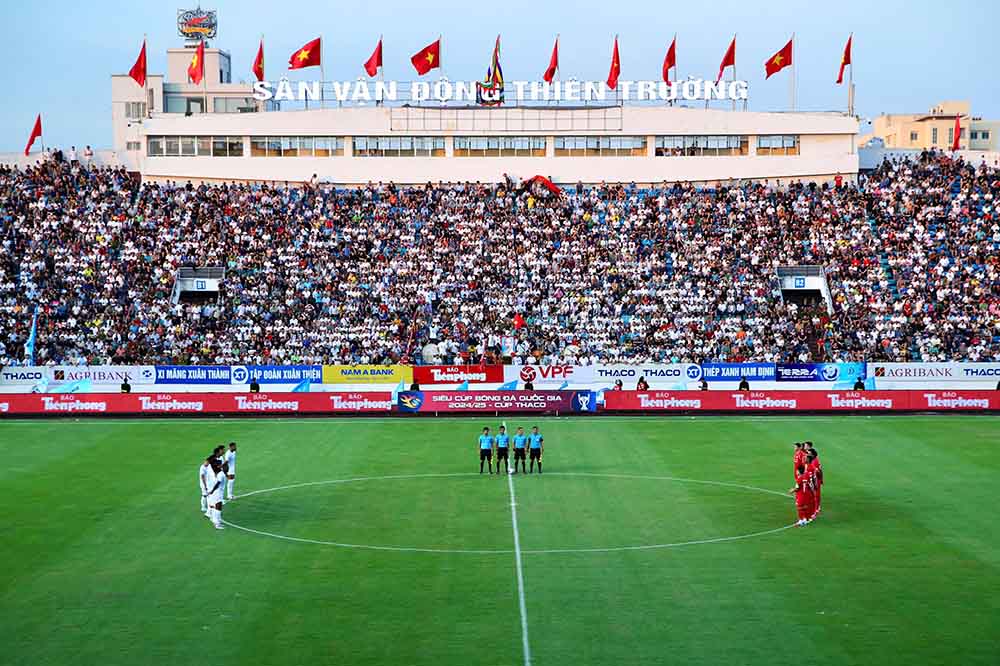 Tran dau danh phut mac niem tuong nho trong tai Tran Dinh Thinh vua qua doi.