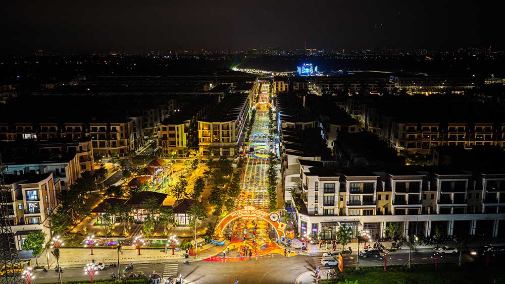Tuyen pho di bo Millennia Journey gom 8 tram chu de an tuong. Anh: Phung Chien