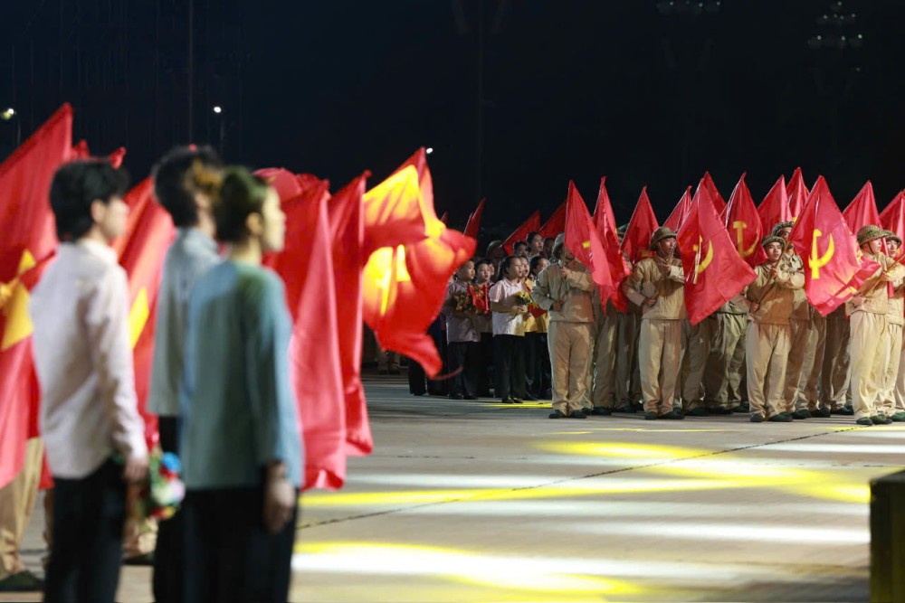 Khoanh khac Quoc ca vang len o Quang truong Ba Dinh. Anh: Hai Nguyen