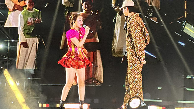 Hoang Thuy Linh and Den Vai stood on the same stage. Photo: Hoang Duong