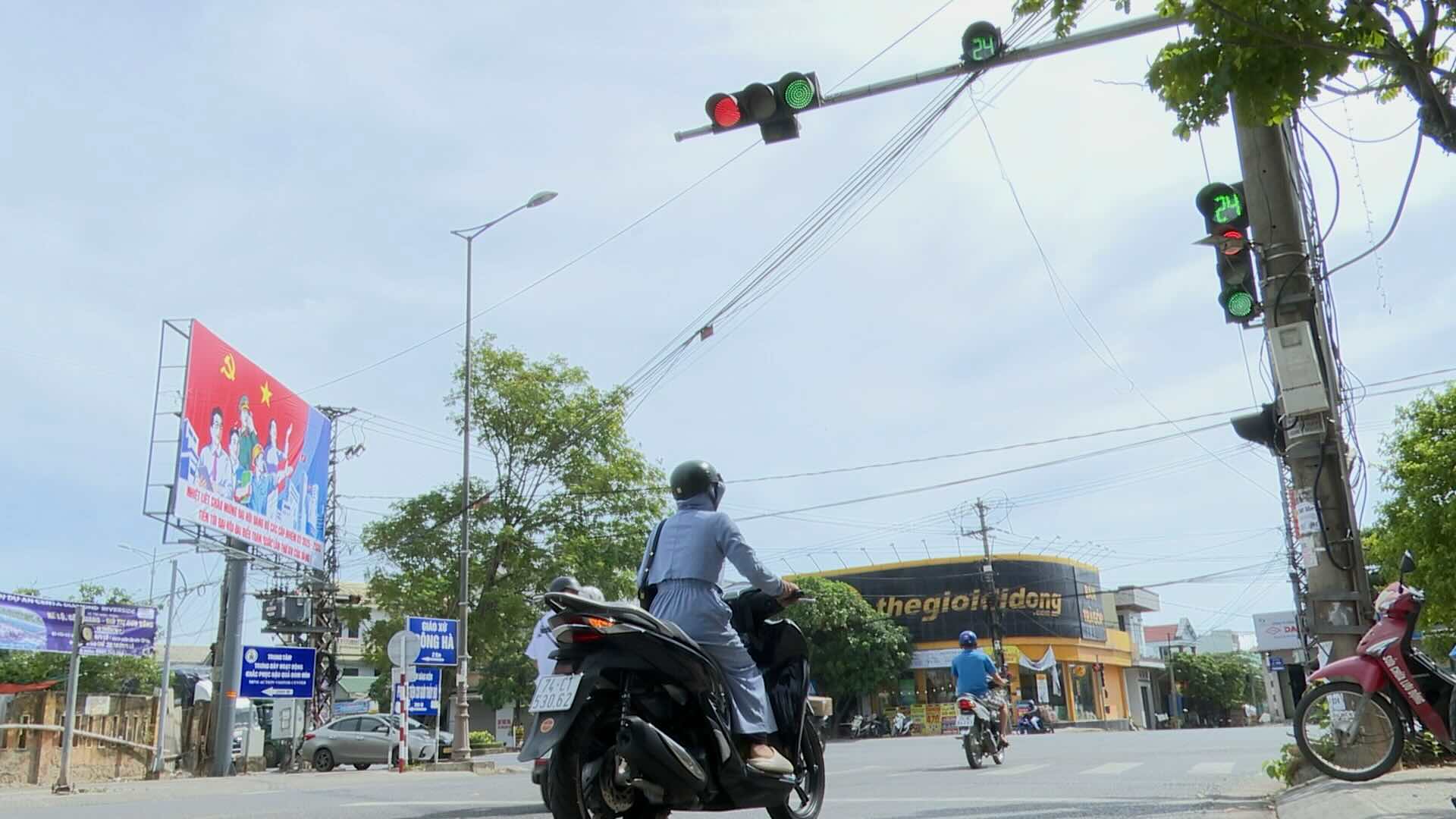 Les feux de signalisation sont a la fois verts et rouges et le mois dernier n'a pas encore ete corrige.