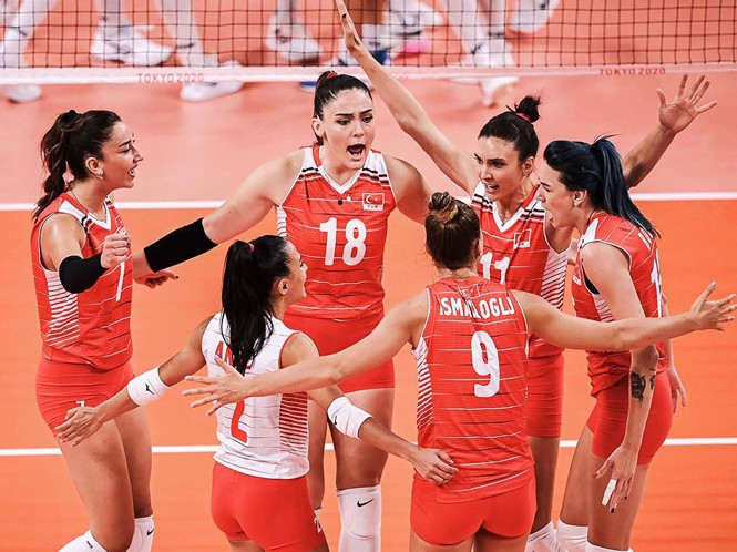 L'equipe turque de volleyball rencontre la Slovenie en huitiemes de finale. Photo : FIVB