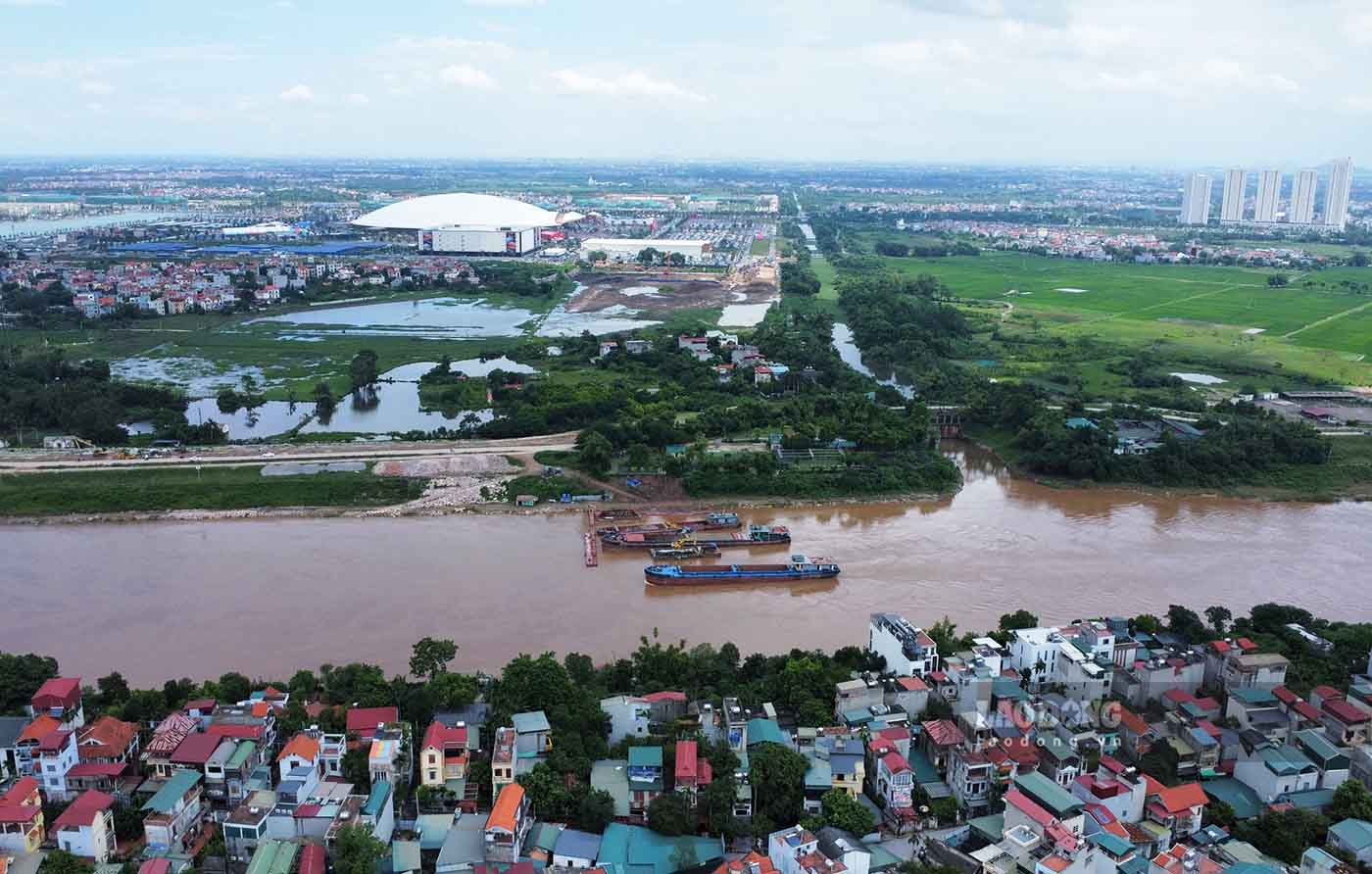 Trong khi dau cau ben dia phan xa Dong Anh dang chuan bi cac dieu kien thi cong. Anh: Nguyen Tung.
