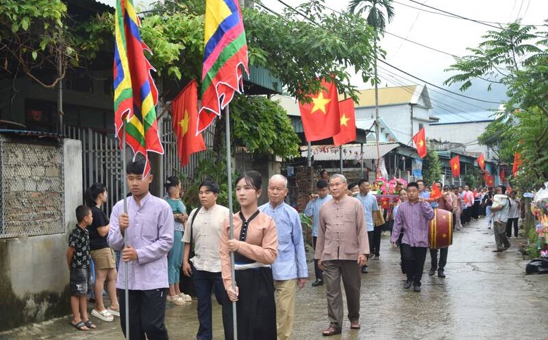 Ritmo de recepcion de la ceremonia desde el estanque Bua a Dinh Chu durante el Tet Xip Xi en Phu Yen. Foto: Truong Son
