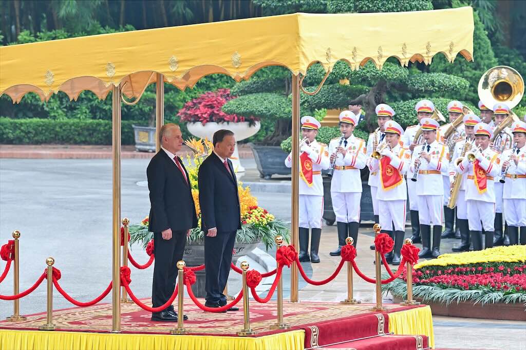 Tong Bi thu To Lam va Bi thu thu nhat, Chu tich nuoc Cuba Miguel Diaz-Canel Bermudez trong le don sang 1.9. Anh: Hai Nguyen