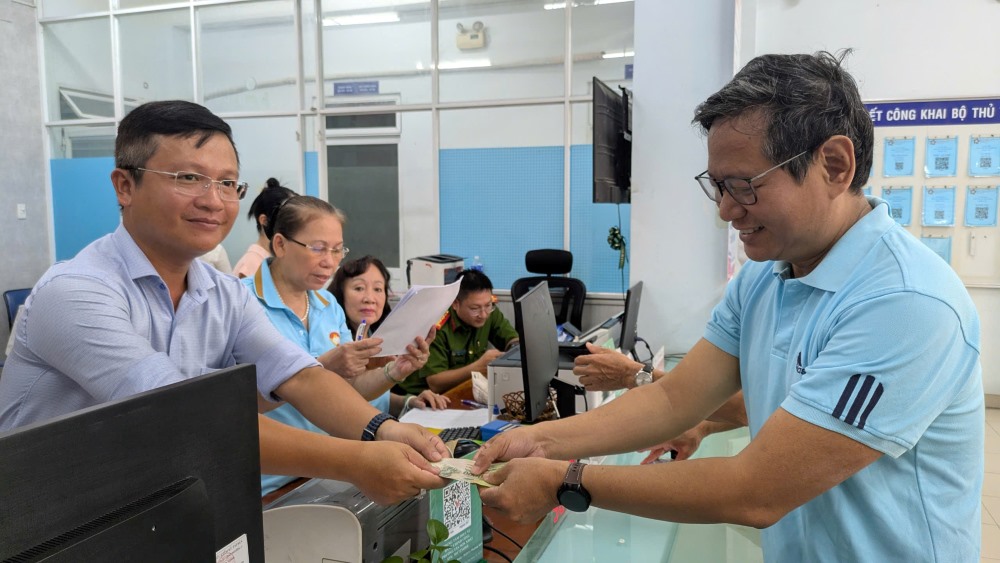 100,000 VND in National Day gifts on September 2 have reached the hands of Ho Chi Minh City residents