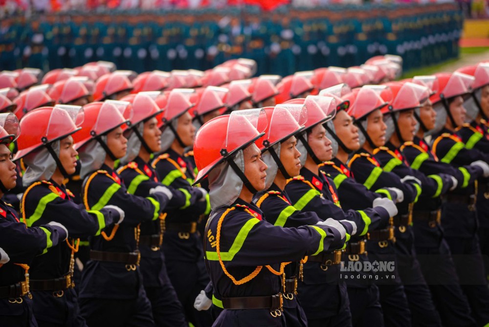 Khoi nam si quan Canh sat Phong chay, chua chay. Anh: Tuan Anh