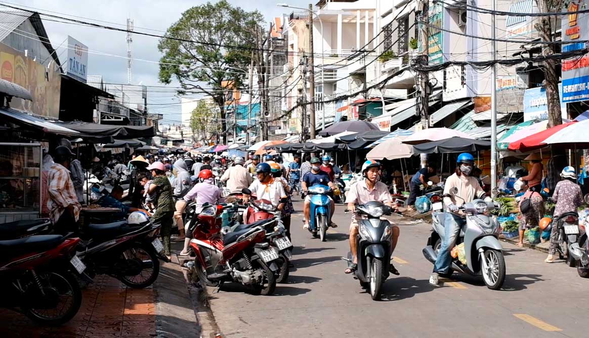 Trong khi do, tai cho Tan An (phuong Ninh Kieu) - cho dau moi lon o trung tam TP Can Tho, Ban Dieu hanh cho cung nhu cac ho tieu thuong da tang cuong hang hoa, thuc pham de dap ung nhu cau nguoi tieu dung.