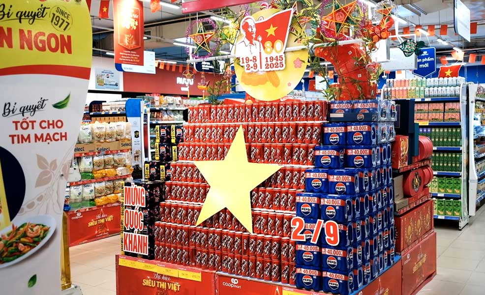 Ghi nhan tai sieu thi Co.op Mart Can Tho, cac quay, ke hang duoc bay bien day ap, da dang ve chung loai va mau ma san pham, san sang dap ung nhu cau cua khach hang.