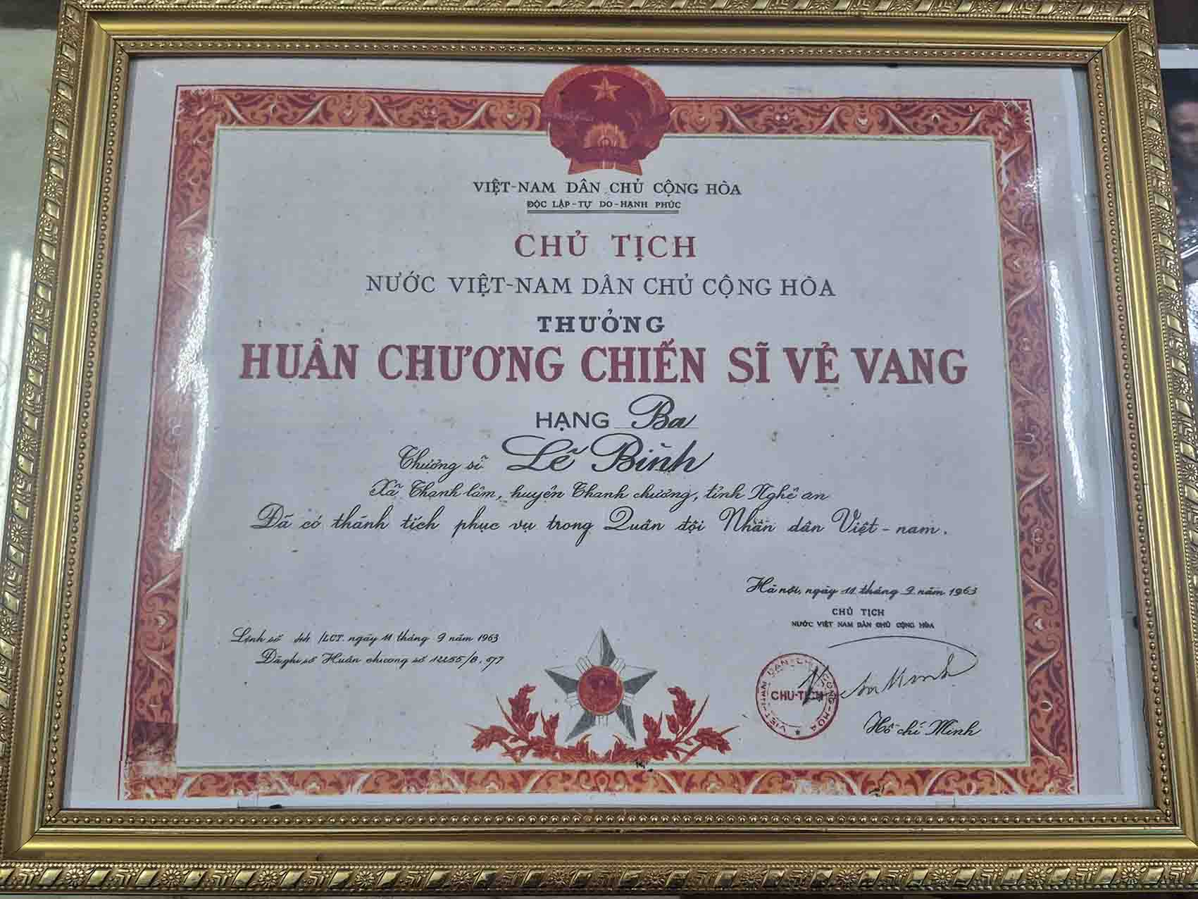 Huan chuong Chien si ve vang hang Ba cua ong Le Binh do Chu tich Ho Chi Minh ky tang. Anh: Tran Tuan