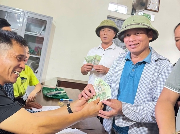 Niem vui hien ro tren mat moi nguoi dan. Anh: Trang tin phuong Ky Lua