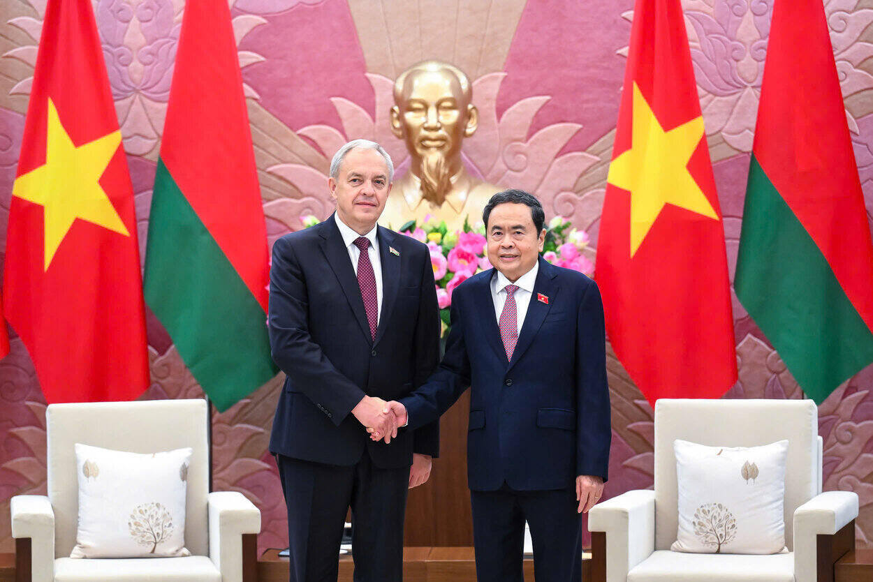 Politburo member and National Assembly Chairman Tran Thanh Man received Chairman of the House of Delegates (lower house) of the National Assembly of the Republic of Belarus Igor Sergeenko. Photo: Quochoi.vn