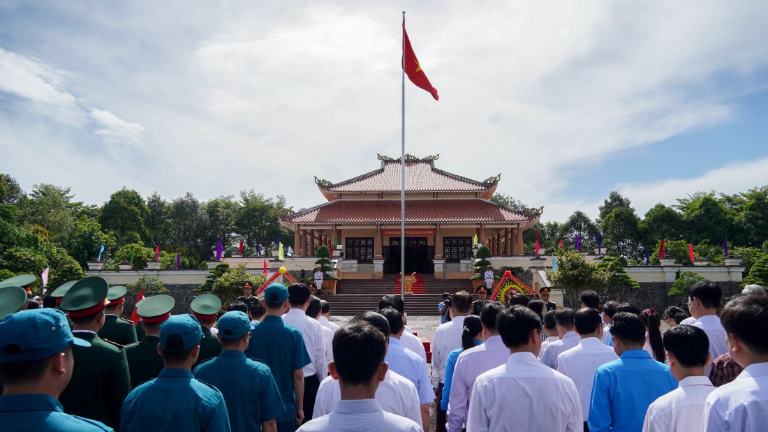 Doan vieng Den tho Chu tich Ho Chi Minh tai xa An Thanh (TP Can Tho). Anh: Phuong Anh