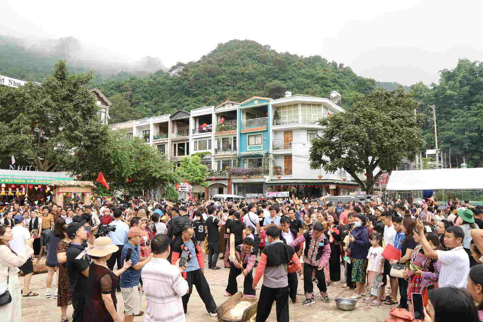 Cuoc thi gia banh day cua nguoi H’Mong o Moc Chau nam trong chuoi hoat dong cua Tuan Van hoa - Du lich Moc Chau nam 2025. Anh: Hai Dang