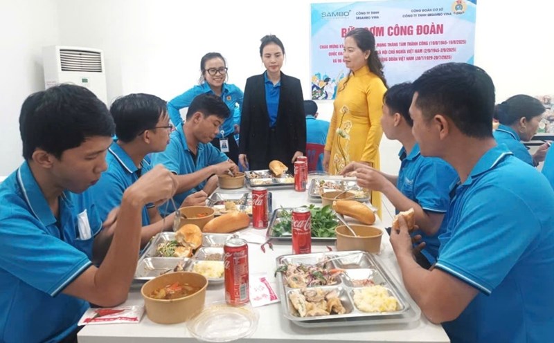 Workers of SBSambo Vina Co., Ltd. attended the Union Meal. Photo: CDNG