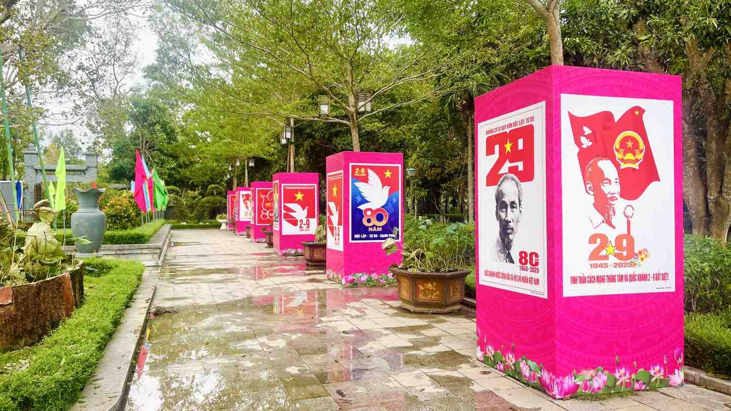 De co mot khu di tich nhu hom nay, la su no luc rat lon cua tap the can bo, cong nhan, nguoi lao dong Khu di tich Kim Lien va cac luc luong ho tro, dac biet la luc luong Cong an tinh. Anh: Phan Quy