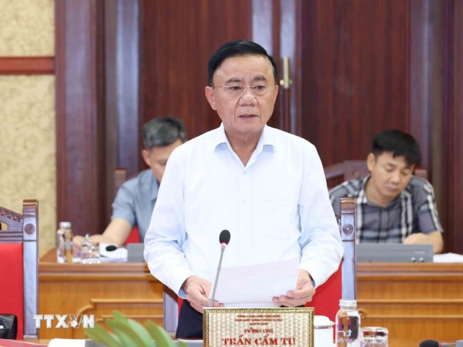 Politburo member, Standing member of the Secretariat Tran Cam Tu - Head of the Organizing Committee for the 14th Congress chaired the meeting. Photo: VNA