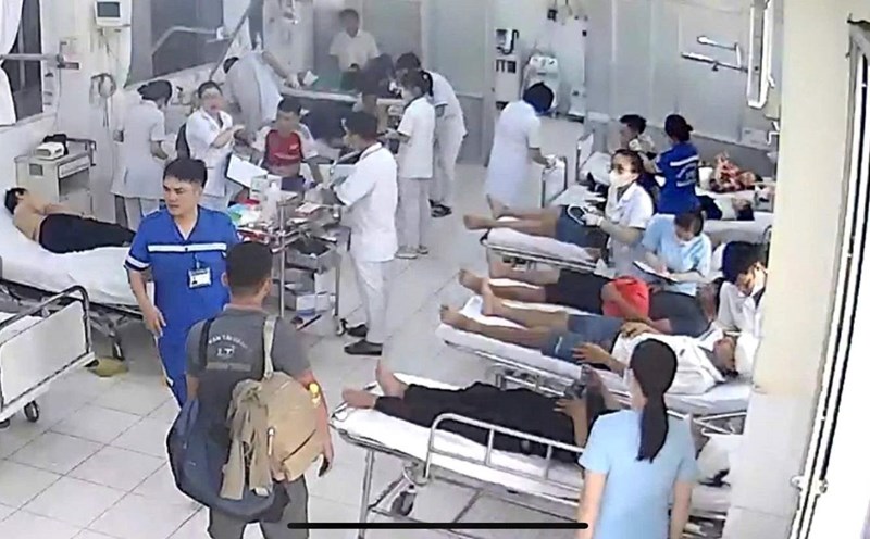 The victims of the accident at the Van Phong - Nha Trang expressway toll station are being treated at Khanh Hoa General Hospital. Photo: Khanh Hoa General Hospital