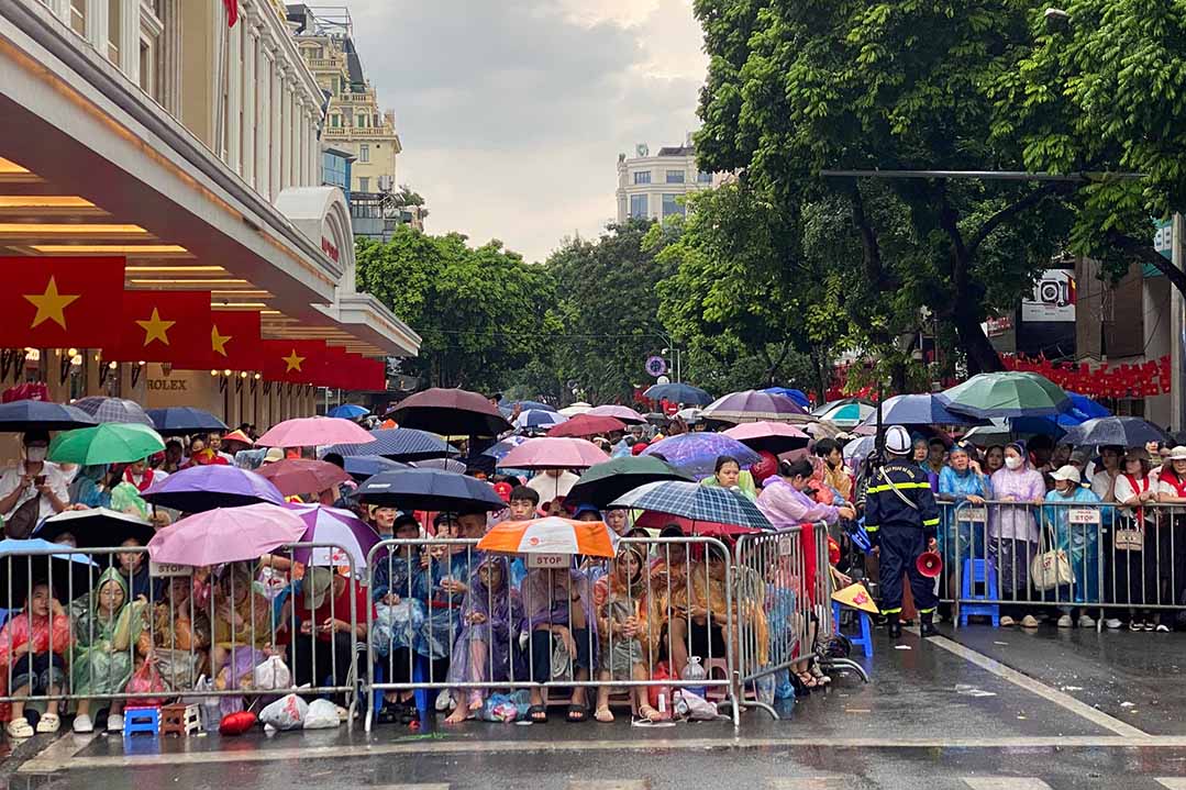 Hanoi weather forecast for tonight, September 1, there will be occasional rain and showers. Photo: Linh Trang